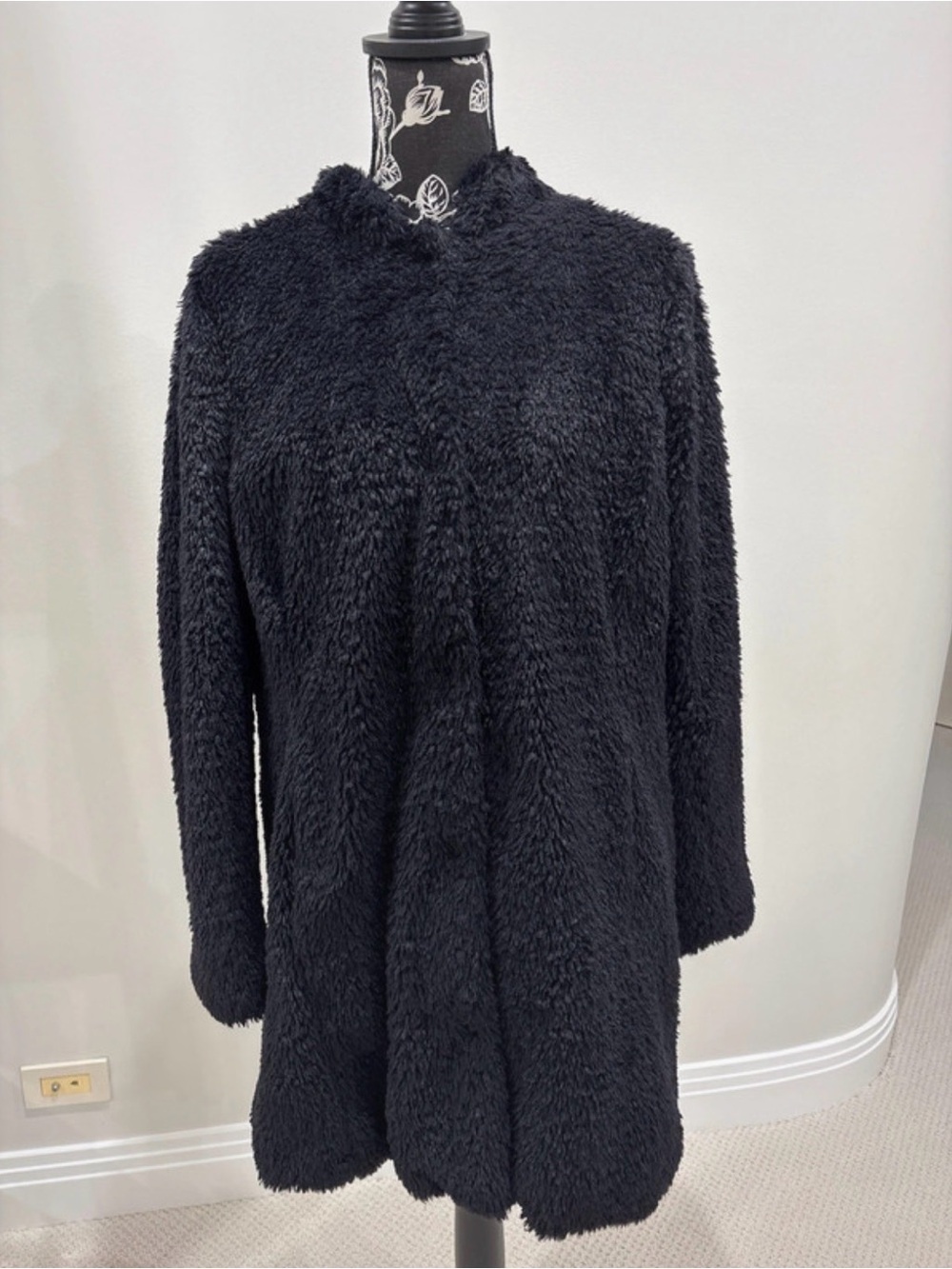 Kenneth Cole faux fur black coat size large